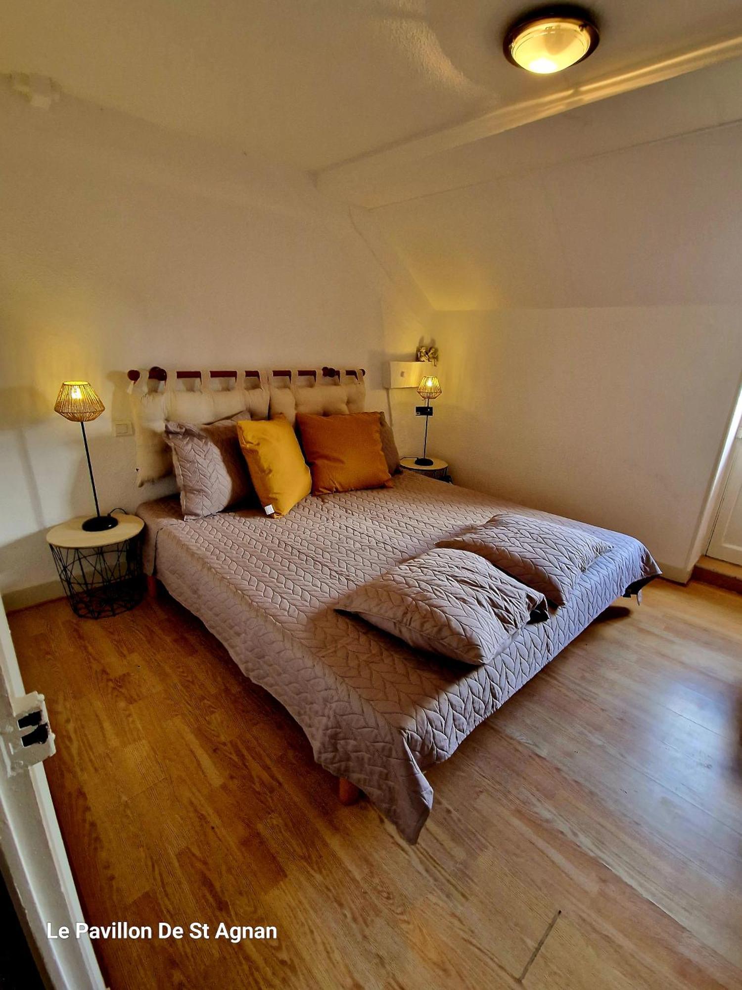 Hotel Le Pavillon de St Agnan à Hautefort Extérieur photo