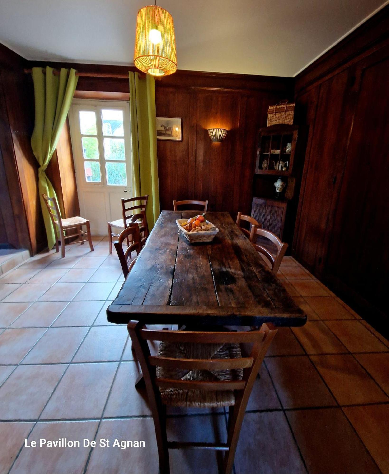 Hotel Le Pavillon de St Agnan à Hautefort Extérieur photo