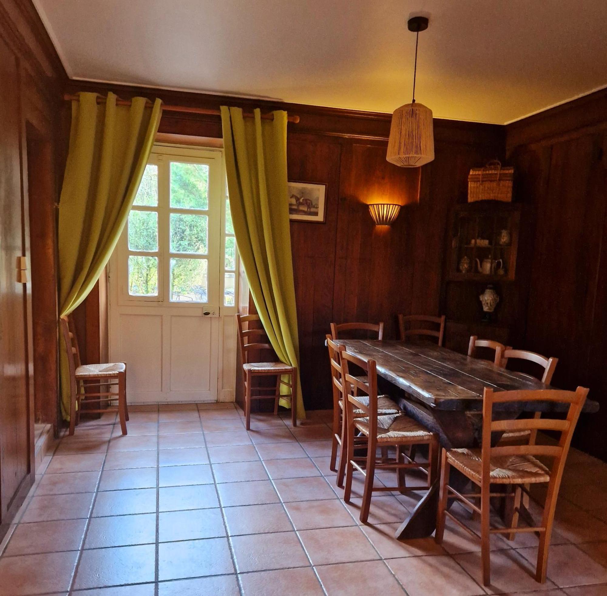 Hotel Le Pavillon de St Agnan à Hautefort Extérieur photo