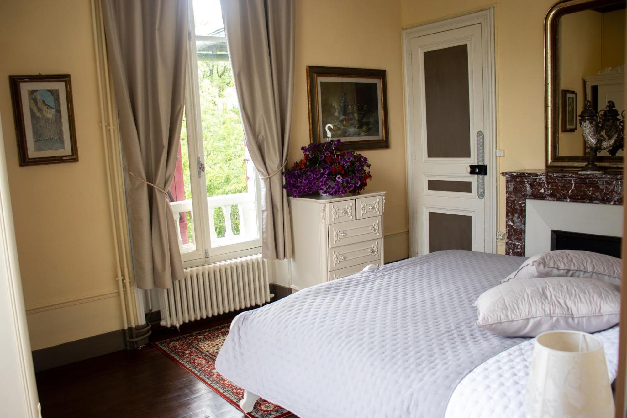 Hotel Le Pavillon de St Agnan à Hautefort Extérieur photo