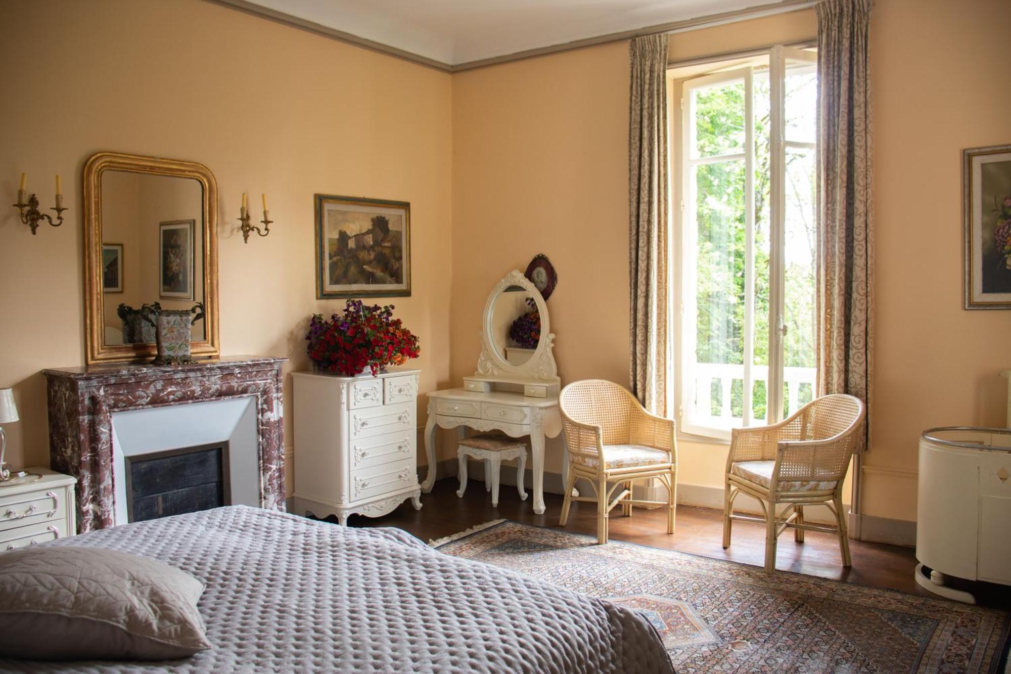 Hotel Le Pavillon de St Agnan à Hautefort Extérieur photo