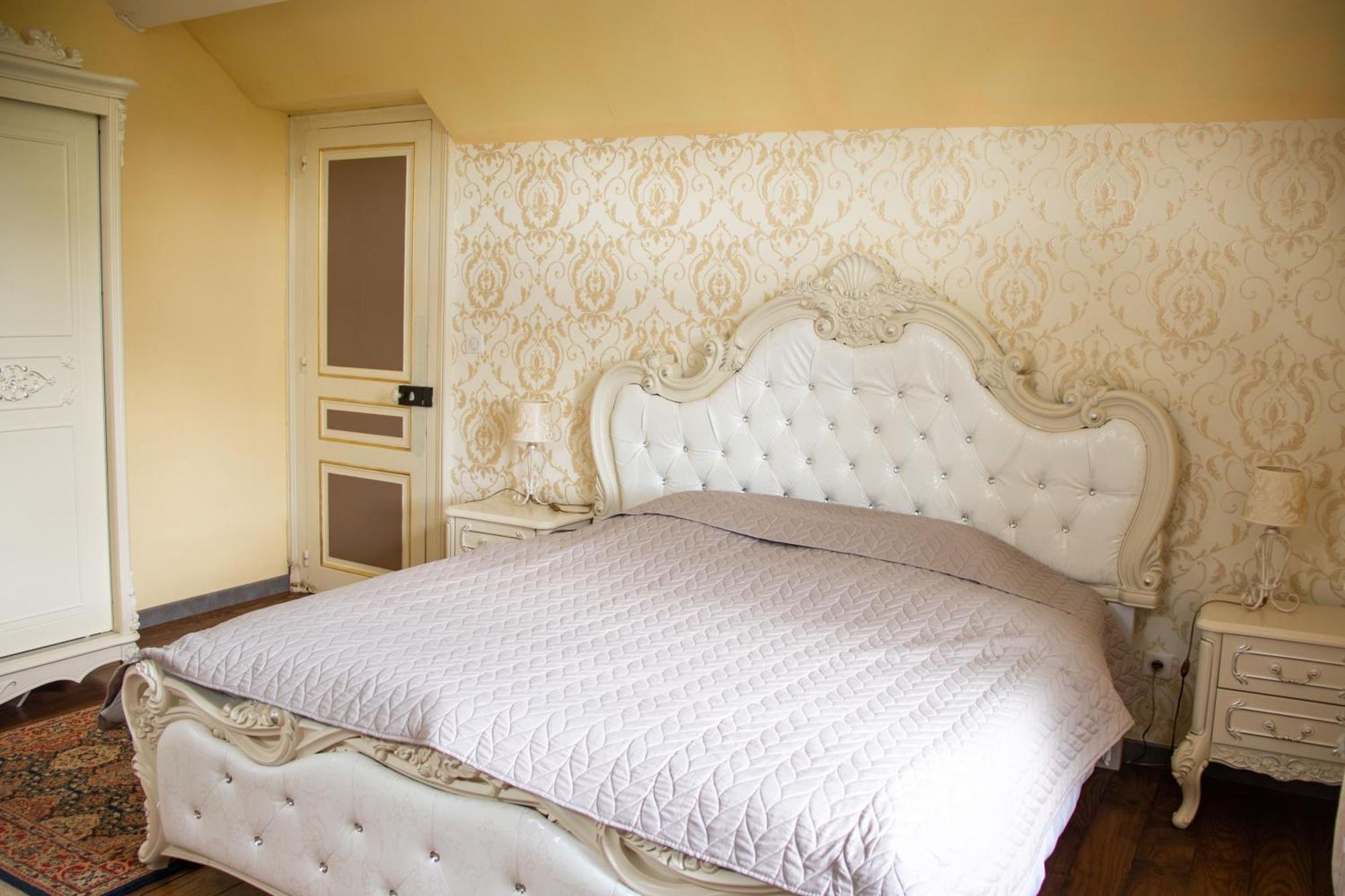 Hotel Le Pavillon de St Agnan à Hautefort Extérieur photo